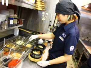 焼肉きんぐバイトの髪色は基本的に自由 ただし ピアスはng